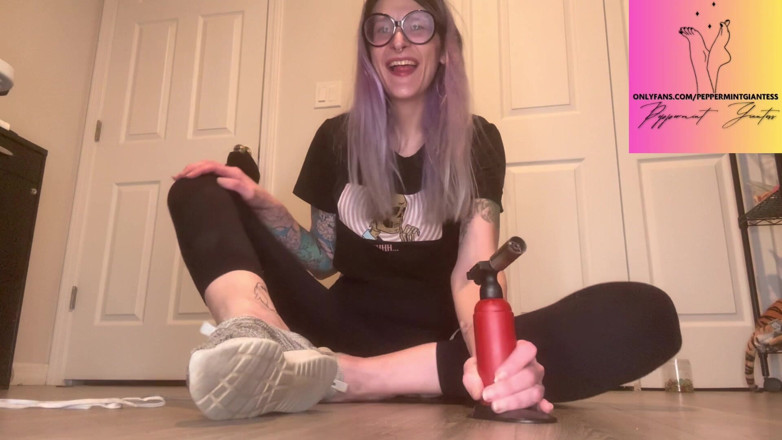 Peppermint Giantess: 67 diosas antorchas y cortes pequeños tamaño 7 zapatillas | Naufragio total