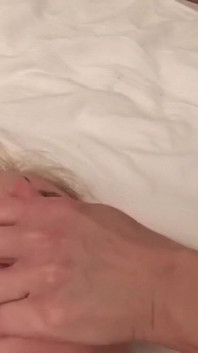 Teen ammanettata viene scopata da 3 donne mature