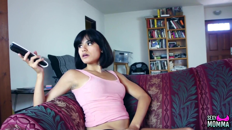Sexy Momma XXX: Scarlett Catches Step Daughter Watching Porn!