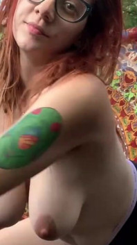 Vaše sexy chlupatá sousedka se pro tebe chce svléknout