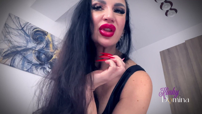 KinkyDomina: Bohyně s dlouhými nehty tě nutí hladit pro ni
