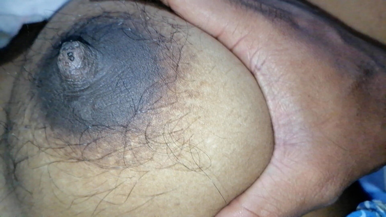 Sweety In Bed: 당신은 이런 식으로 아무것도 본 적이 없어