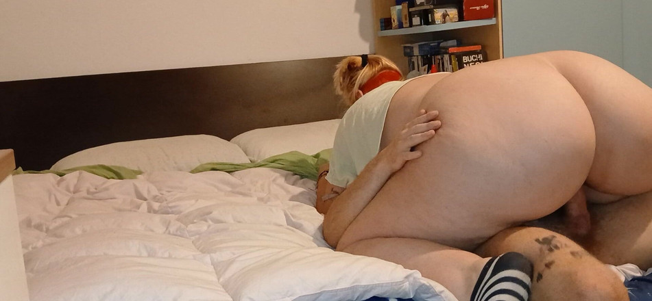 Nick Berger: Âm hộ của tôi ướt đến nỗi tôi phải gọi anh ấy để cắm...