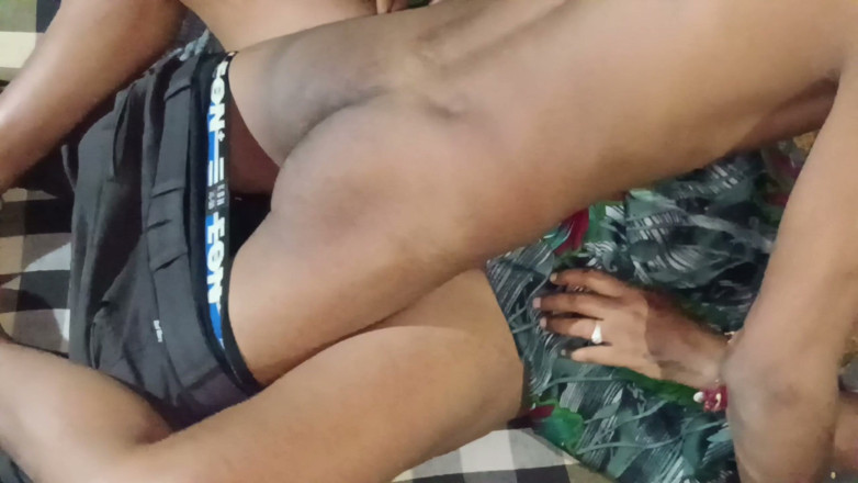 Indian sex2: Můj švagr mi dnes dal opravdu dobré šukání - jsem naprosto spokojen. Vesnický...