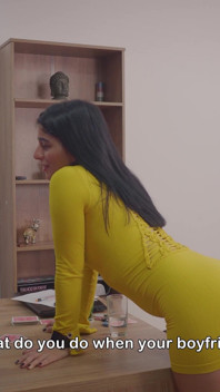 La segretaria latina Abby Motano viene scopata dai boss Filip e Dani Clark