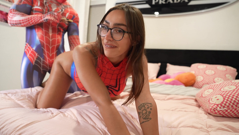 Teddy Tarantino: Spiderman Vs Sisi Rose - Teddy Tarantino
