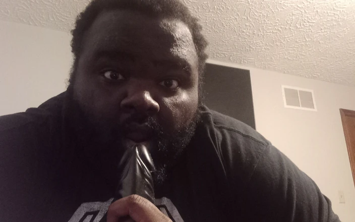 Andrew Adams: 흑인 딜도로 11분 동안 놀아