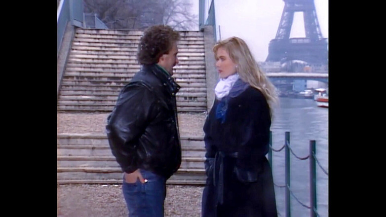 Vintage Climax: Blonde babe zuigt lul en krijgt sperma in de mond