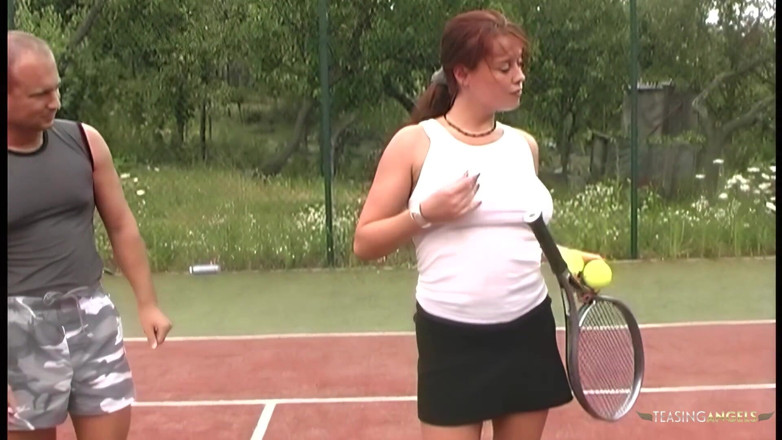 Teasing Angels: Tennistraining eindigt en Pamela Kilmen en Krystal De Boor beginnen...