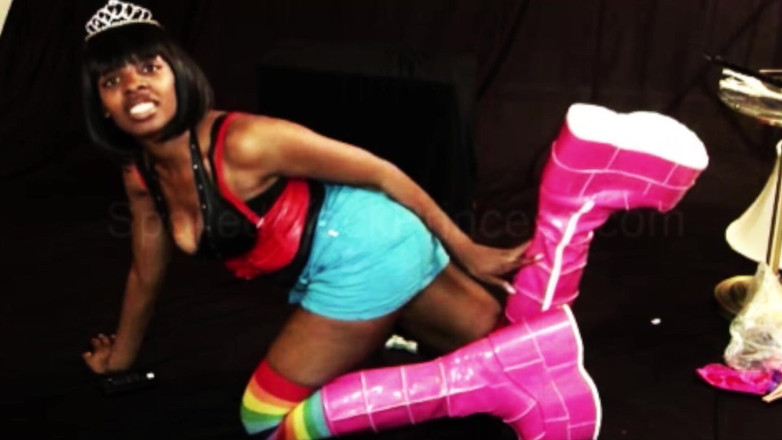The Goddess Simone: Gothic boots worship