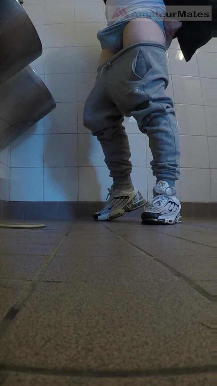 AmateurMates: Amateur Boys in Sneakers Wank and Try Handjob in Public...