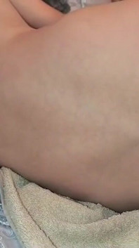 Meio-irmão me fode com o pau enorme dele