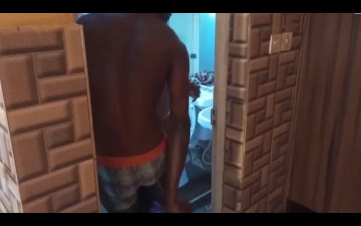 Esther360: Hård sex i hotellbadrummet -amatörpar