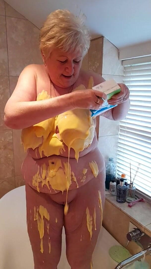 Uk Joolz: Custard boobies