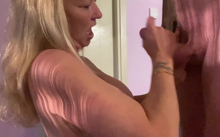 SluttyShanna: Schlampiger blowjob und Gesichtsbesamung mit Sluttyshanna
