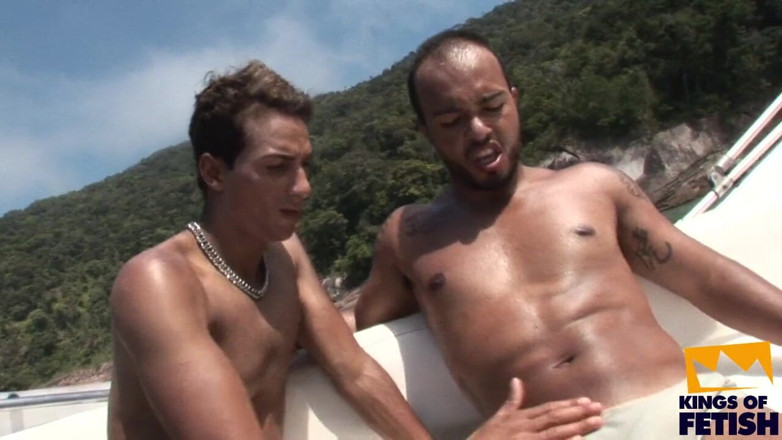 Gay Diaries: Un uomo arrapato si fa sbattere il culo sulla barca...