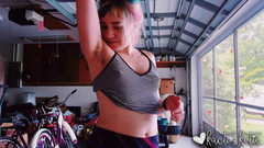 kactus kutie: Zpocený orgasmus s otevřenou garáží