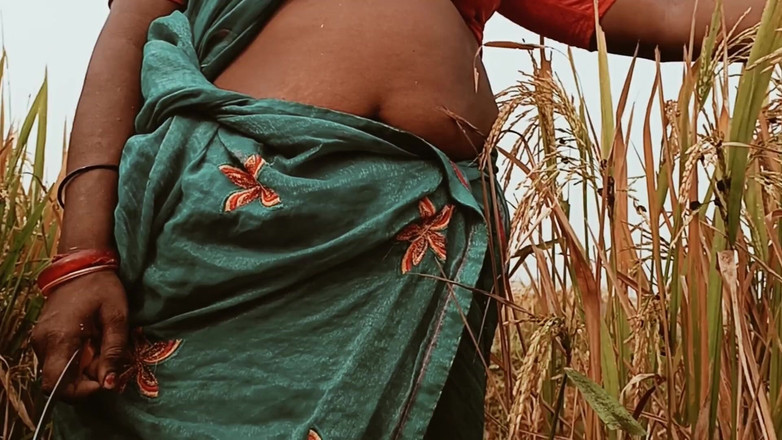 Riyadesi18: Riya Bhabhi a její švagr šli na pole