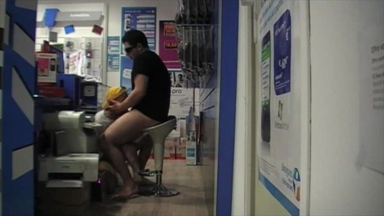 Gaybareback: SluFucked por vendedor de loja de telefone