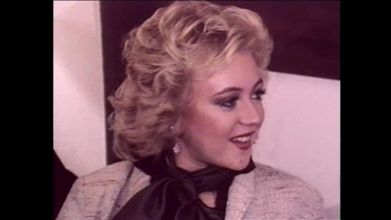 Vintage Usa: Dvě MILFky v prdeli a cummed v puse velkým penisem...