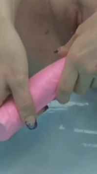 Janessa adora se ver excitada enquanto se toca