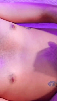 Masturbation passionnée et intense avec éjaculation au ralenti