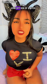 Fetish jumat makan susu kecilmu