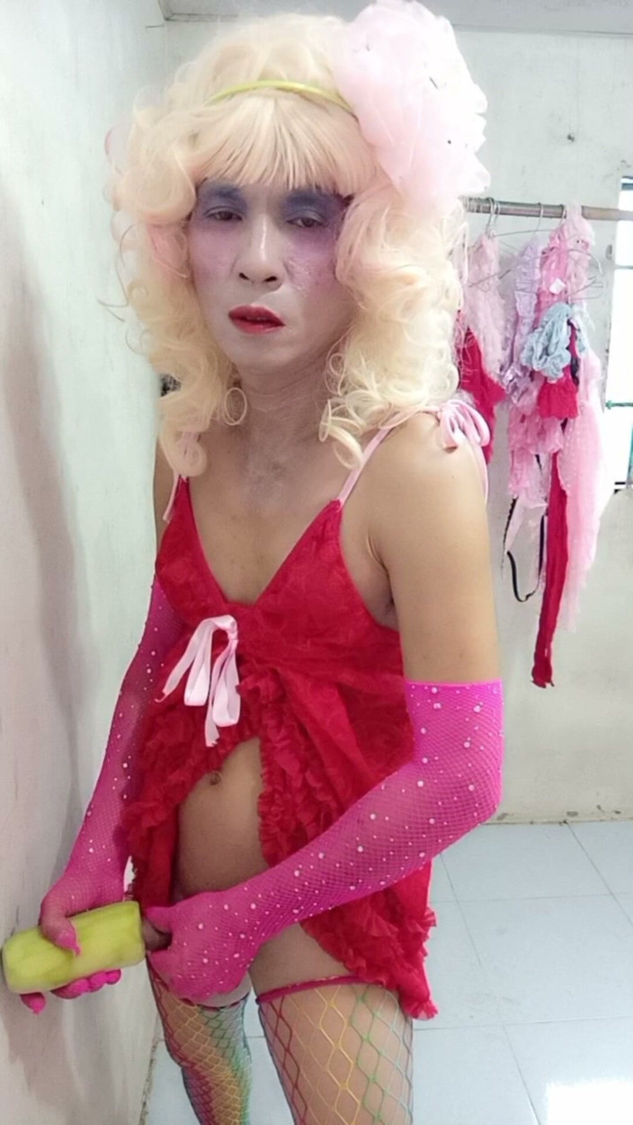 nguyen dang thien tri: 섹시한 옷을 입고 포르노 셀카를 찍는 Oanh Le Transgender