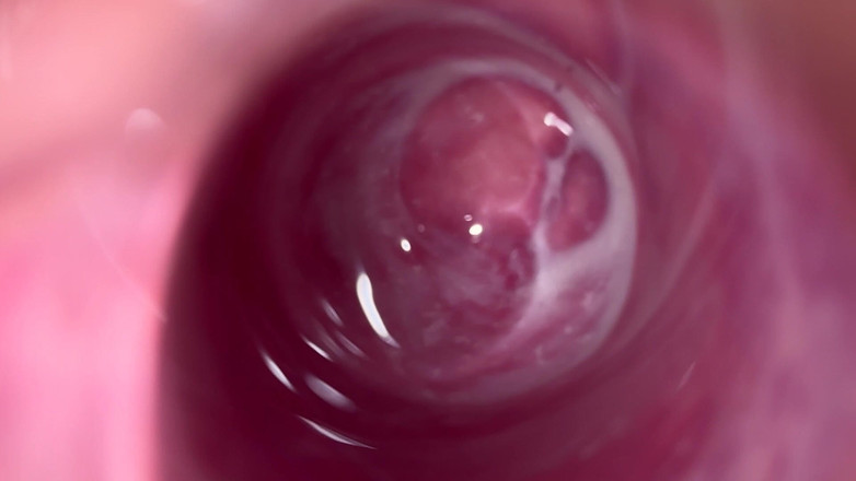 Mia Foster: Kamarádova manželka ukazuje, co je hluboko v její těsné krémové...