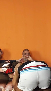 Carmona filmó a su padrastro follando un culo masculino