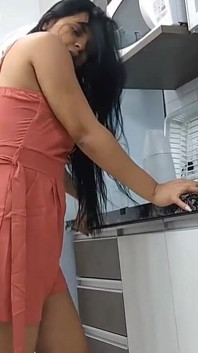 Karımı mutfakta sikiyorum