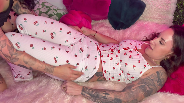 Josie Jaxxon: Minha meia-irmã me pegou usando seu vibrador