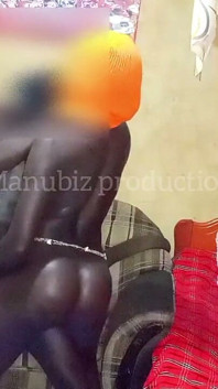 Adik tiri lagi asik nikmatin kontol abang tirinya yang lagi dientot habis-habisan sampai mengerang keenakan