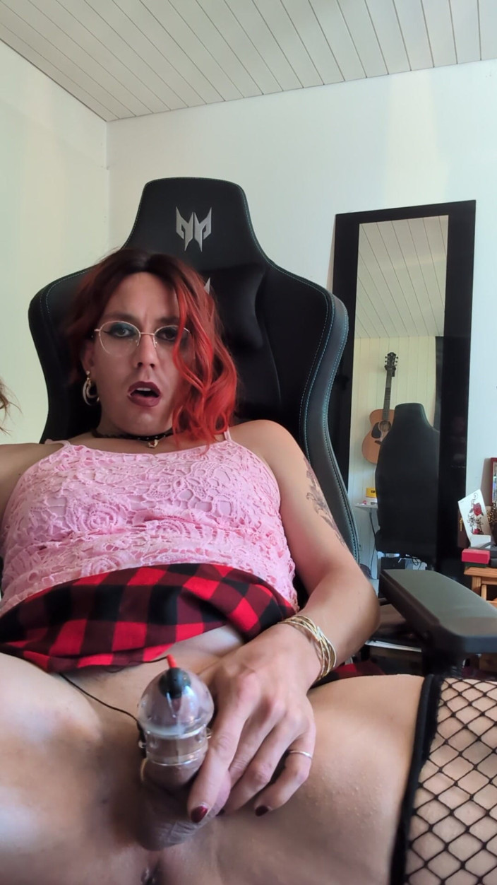 Killitoris: E-stim, tapette en cage, éjaculation