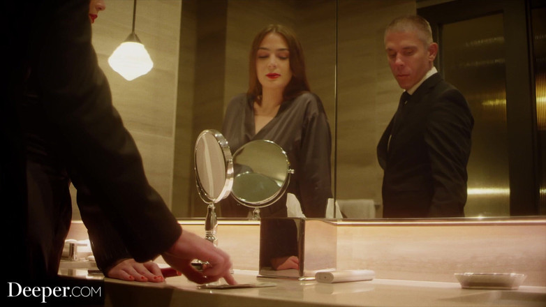 Deeper: 深い。既婚ミックは狡猾なDommeエマに提出します