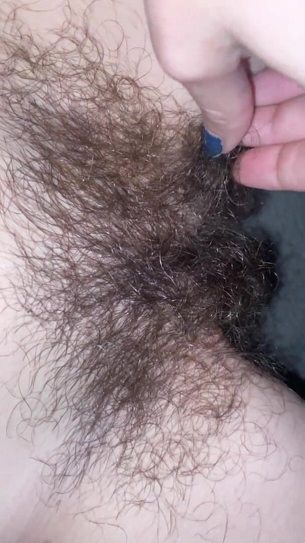Cuteblonde666: Hairy pussy closeup