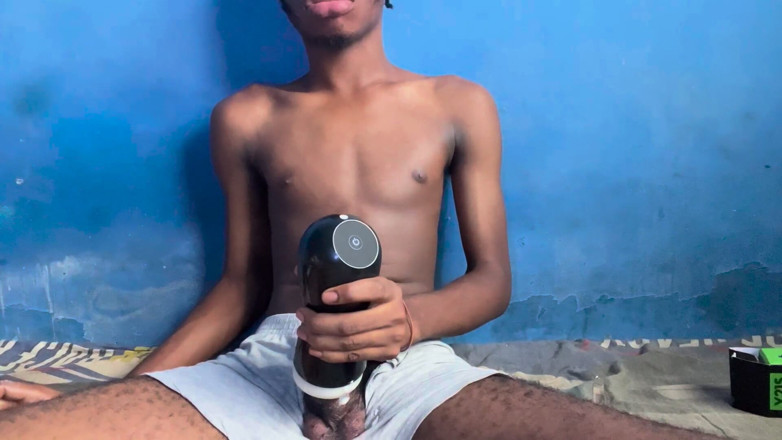 Mrinnocent69 Solo: Teniendo el mejor tiempo con mi coño de linterna