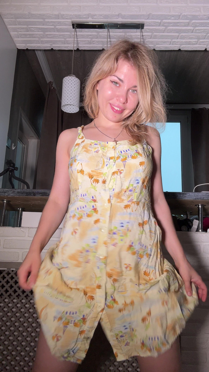 Misty Phoenix: 팬티 없이 여름 드레스를 입고