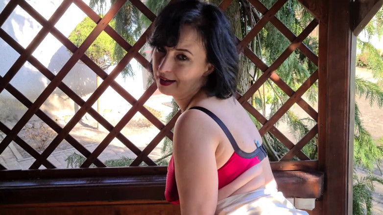 Wanilianna: Teasing in the garden