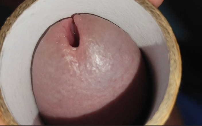 Straight Daddy Club: Affûtage du gland du pénis avec de la colle liquide.