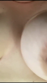 Grubaski ściska moje piersi dildo tryska