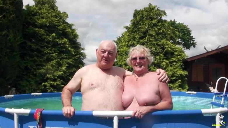 Dirty Doctors Clips: Playing in the pool