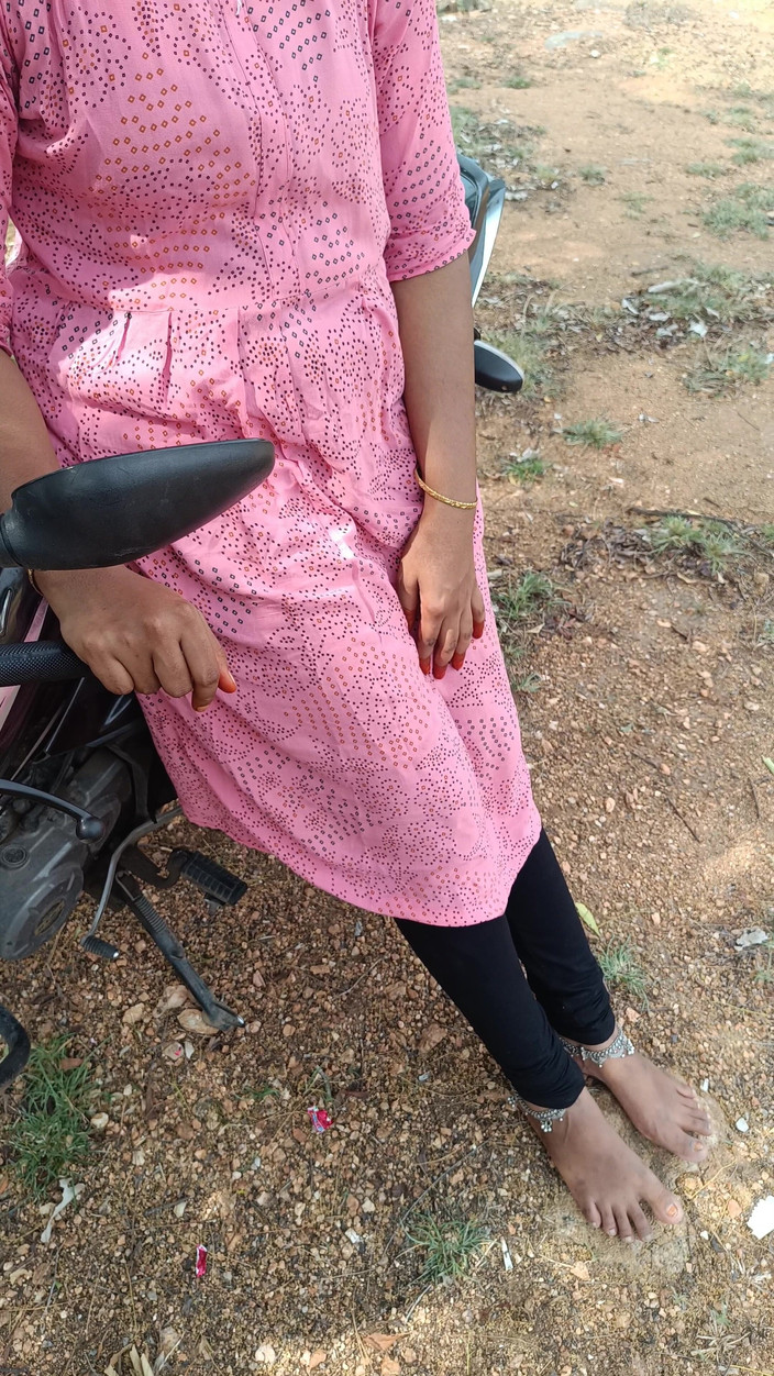 Pushpa studio: Zaměstnanci kanceláře si užívají venkovní romantiku a šukají s manažerem, část 1