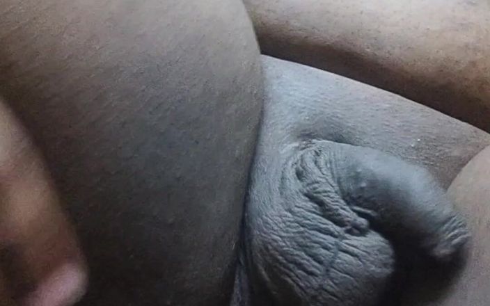 Curvy_Nandhana: La trans usa un dildo per mostrare al suo ragazzo