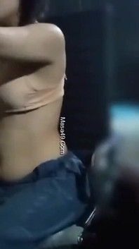 Sulu doğal memeli Pakistanlı kadın sakso çekiyor