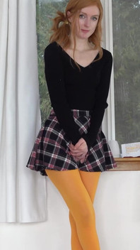 パンティとパンティストッキングにおしっこをした