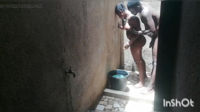 Pornsexlive: Dragoste în secret în dușul african