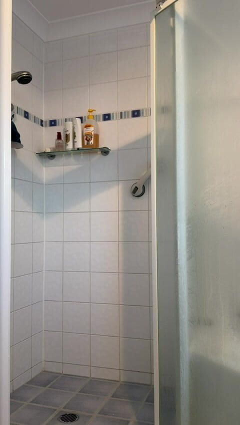 WeAreFukBunnies: Guardami pulire il mio buco dello fica soffocante