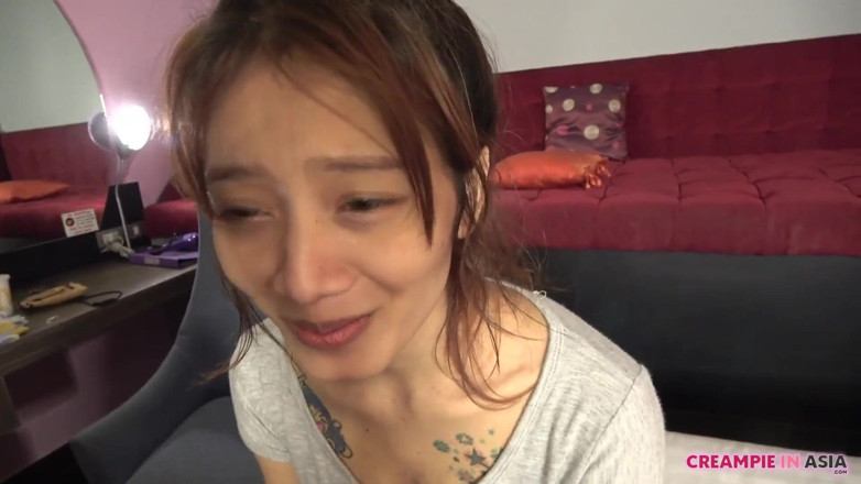 Creampie In Asia: La chatte étroite était trop petite