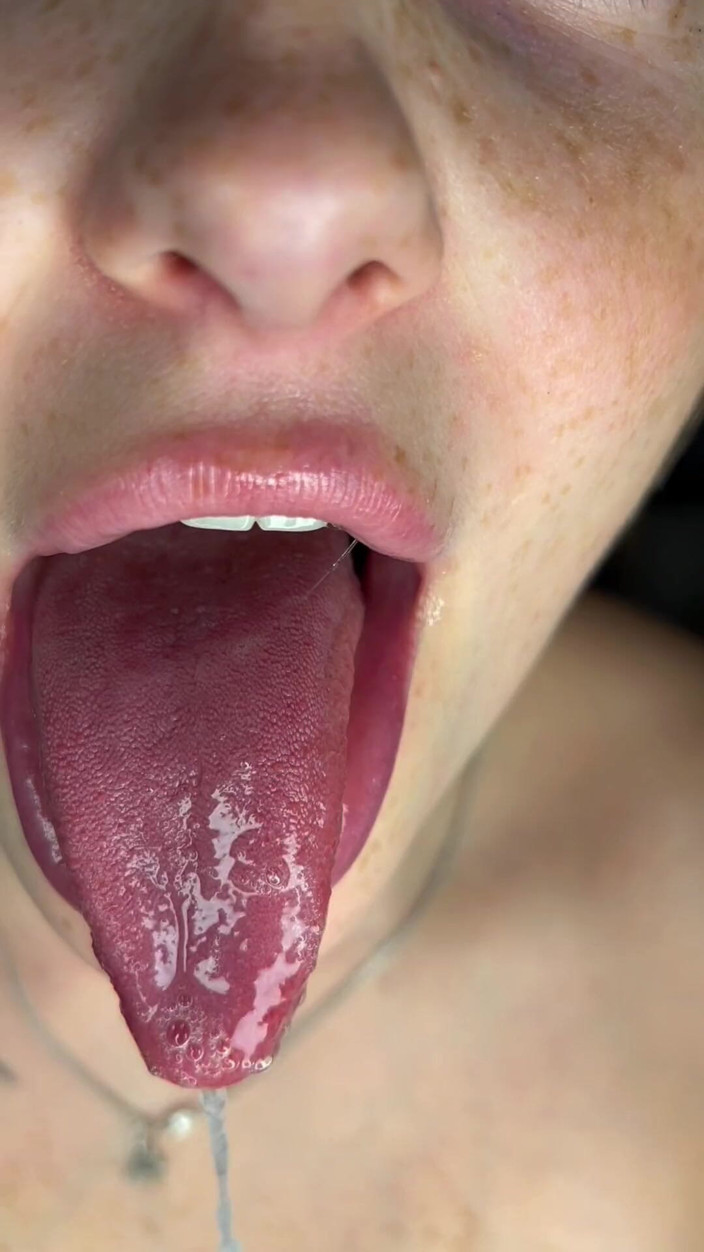 Lovelly_molly: De près de la caméra, jouant avec et avec toutes...